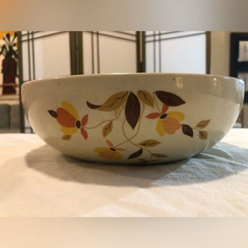 VNT 50’s Hall’s Autumn Leaf Superior Quality Kitchen Ware Serving or Fruit Bowl